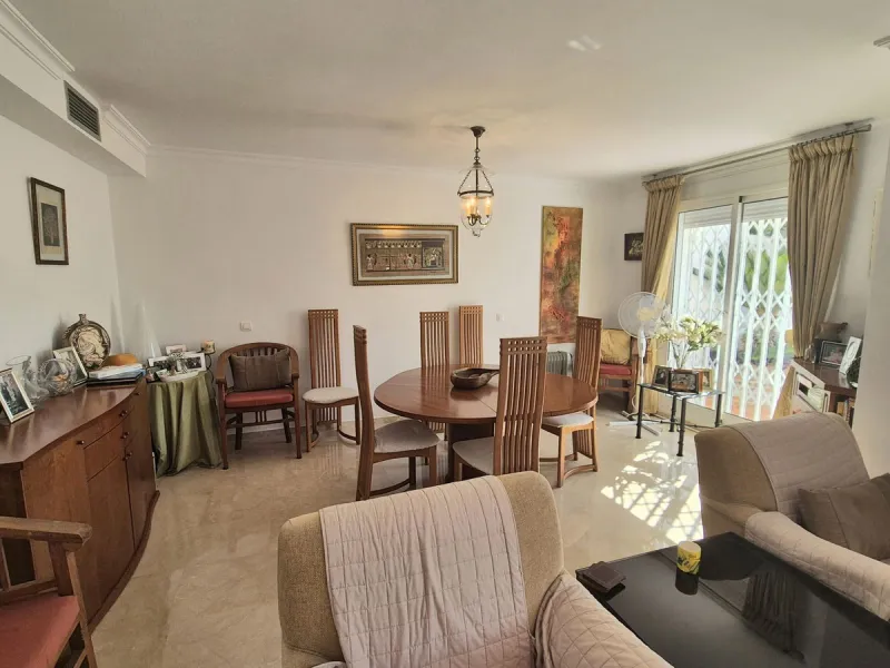 For Sale this very well maintained semi detached house in Alhaurín Golf, Alhaurín el Grande.
