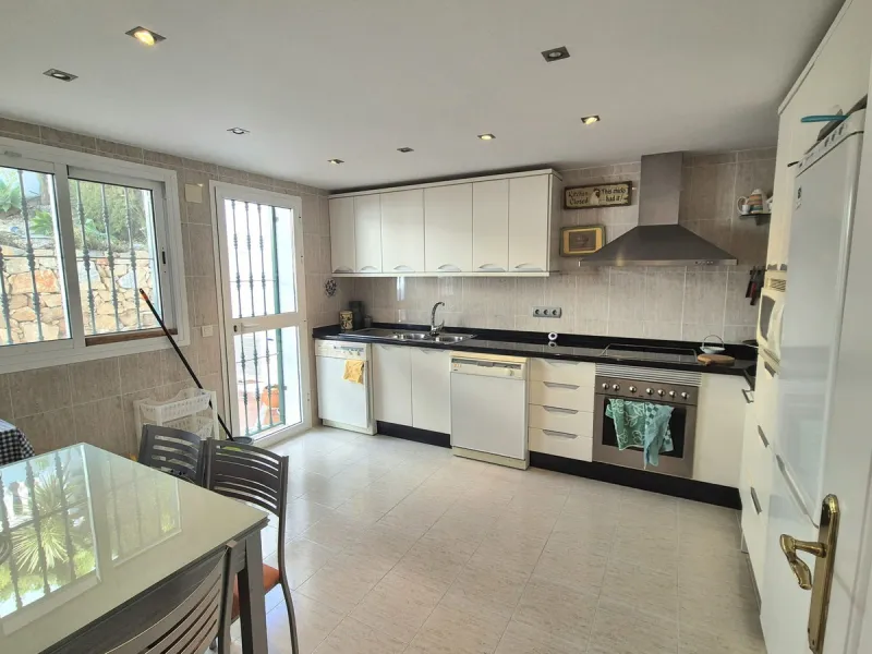 For Sale this very well maintained semi detached house in Alhaurín Golf, Alhaurín el Grande.