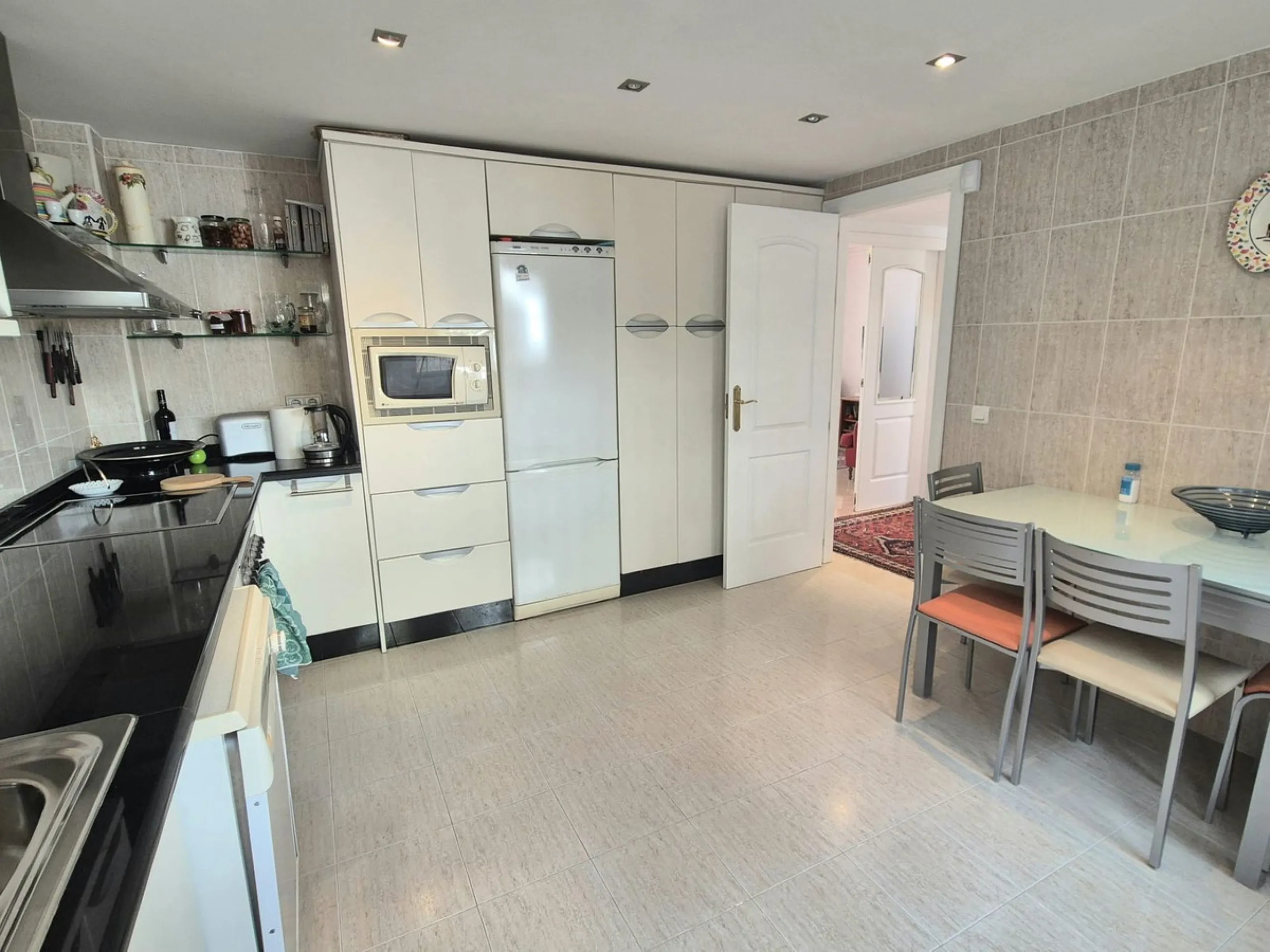For Sale this very well maintained semi detached house in Alhaurín Golf, Alhaurín el Grande.