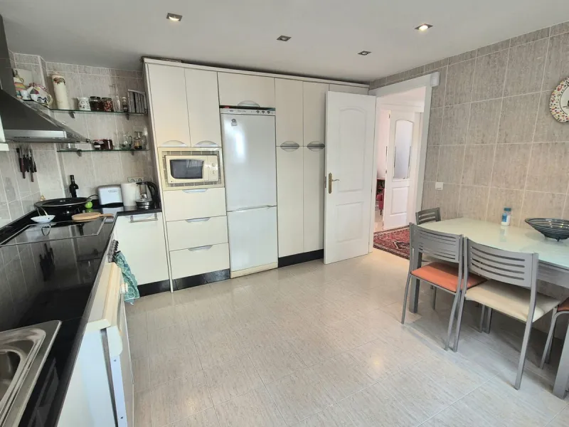 For Sale this very well maintained semi detached house in Alhaurín Golf, Alhaurín el Grande.