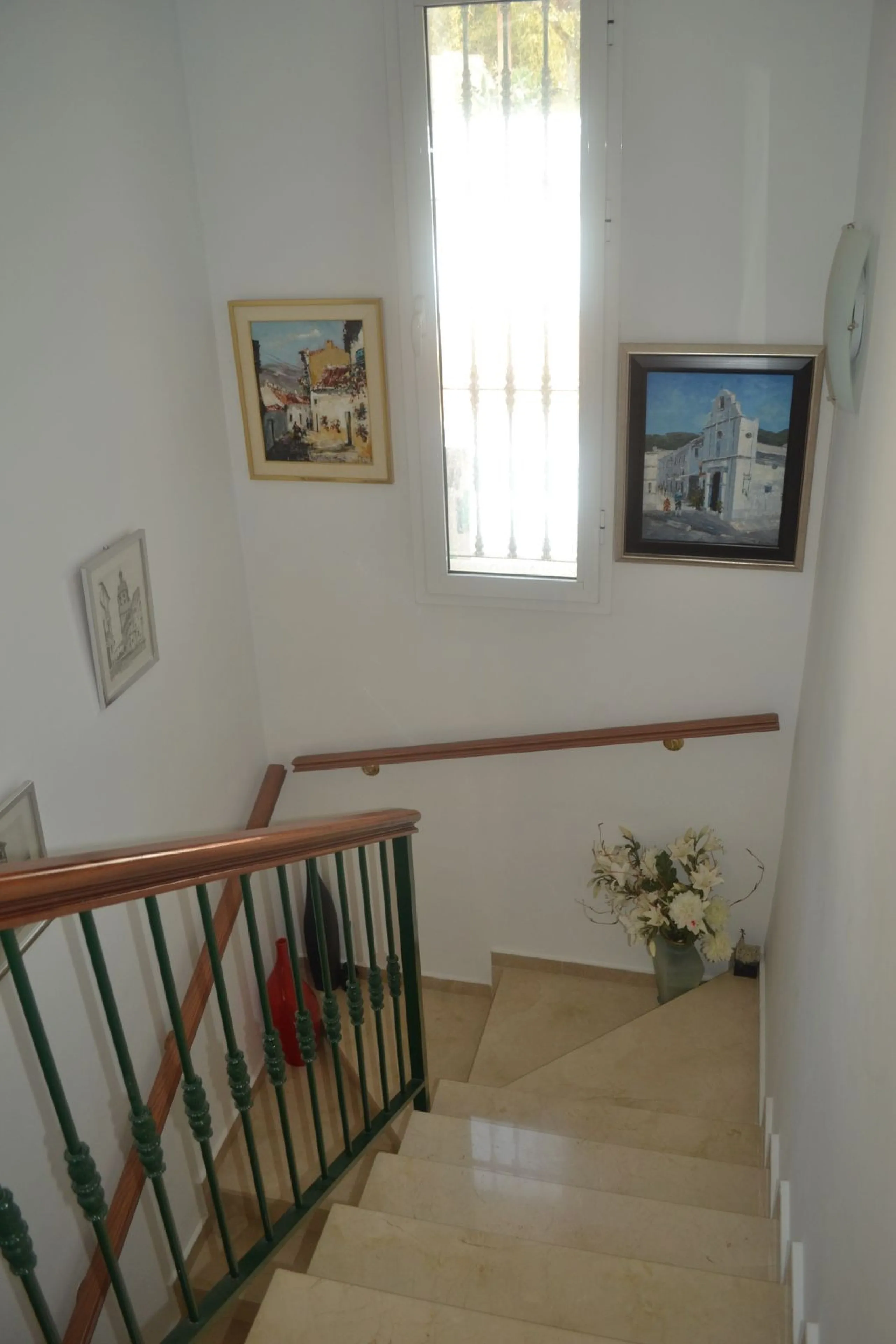 For Sale this very well maintained semi detached house in Alhaurín Golf, Alhaurín el Grande.