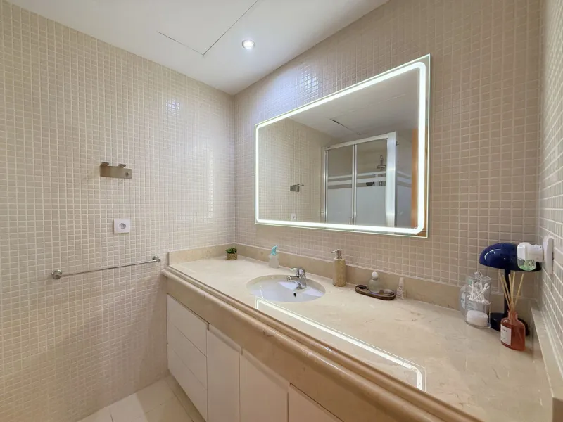 Apartment - Penthouse в продаже в Estepona, Málaga. В доме 2 спален и 2 ванных комнат. Площадь дома 100 м²