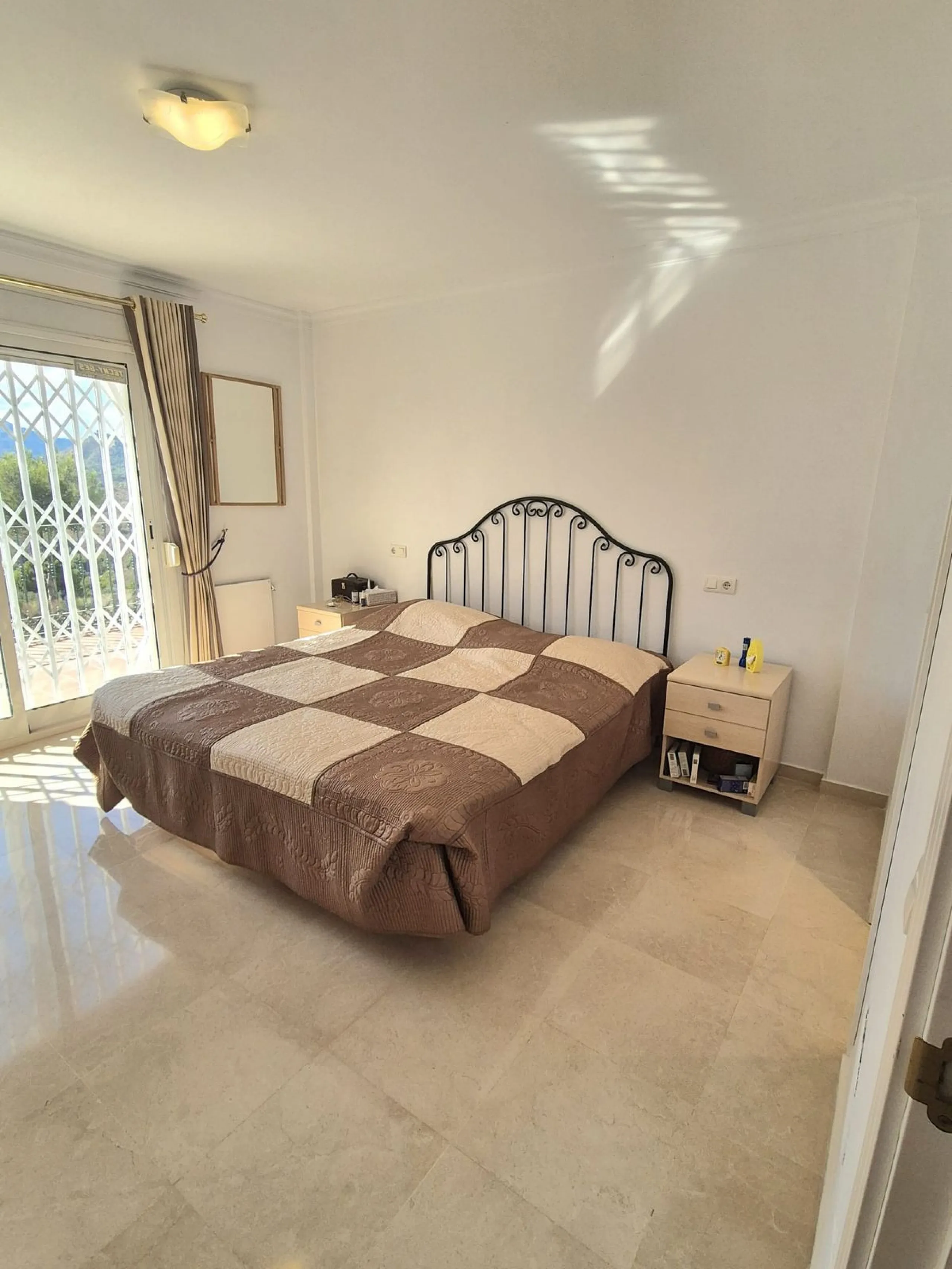 For Sale this very well maintained semi detached house in Alhaurín Golf, Alhaurín el Grande.