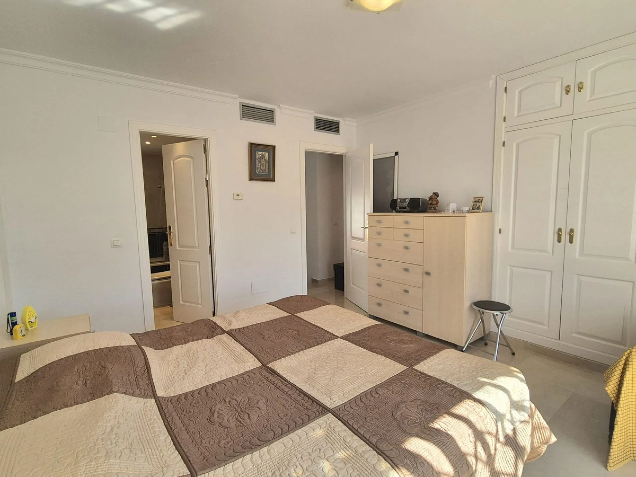 For Sale this very well maintained semi detached house in Alhaurín Golf, Alhaurín el Grande.
