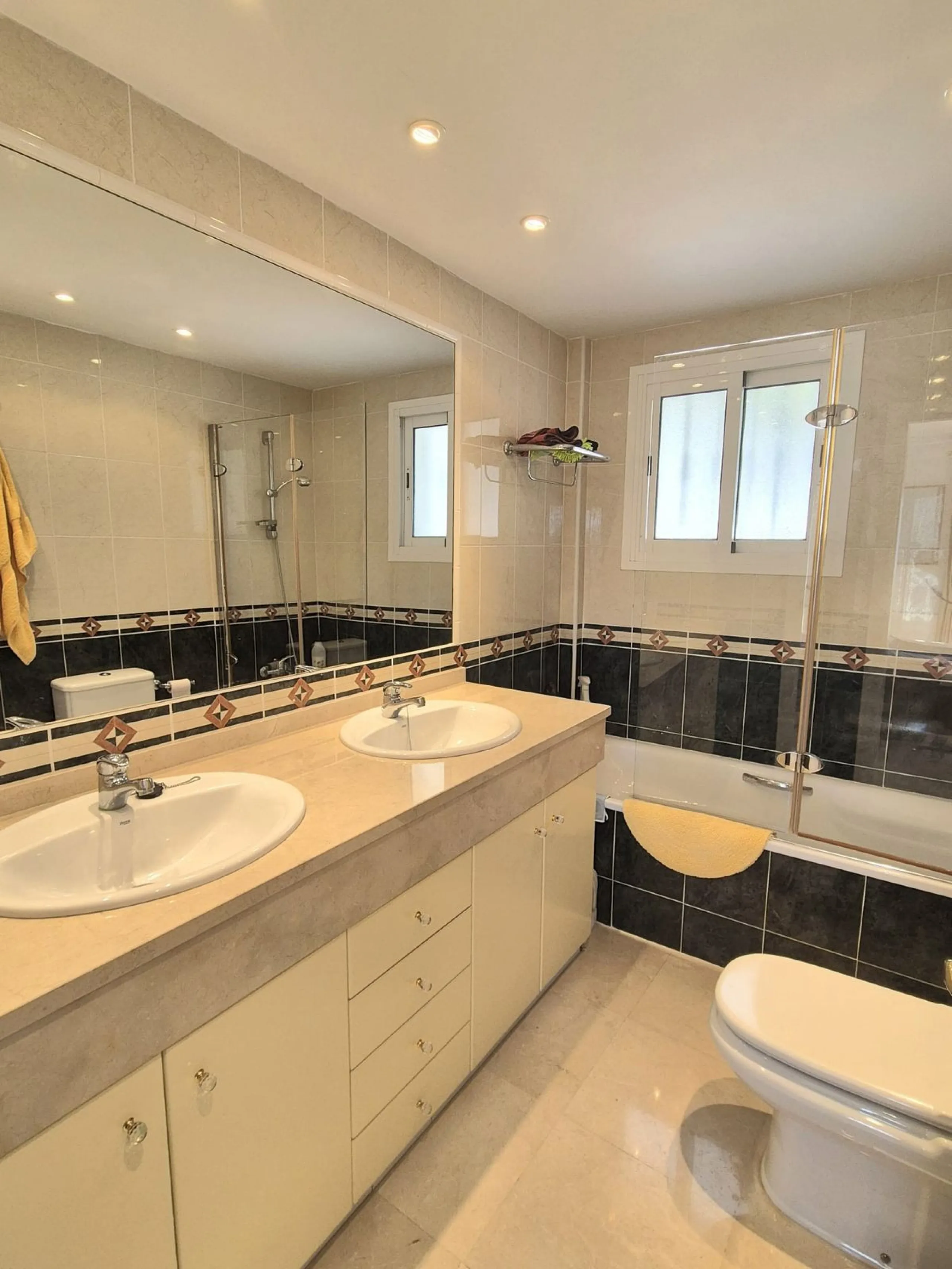 For Sale this very well maintained semi detached house in Alhaurín Golf, Alhaurín el Grande.