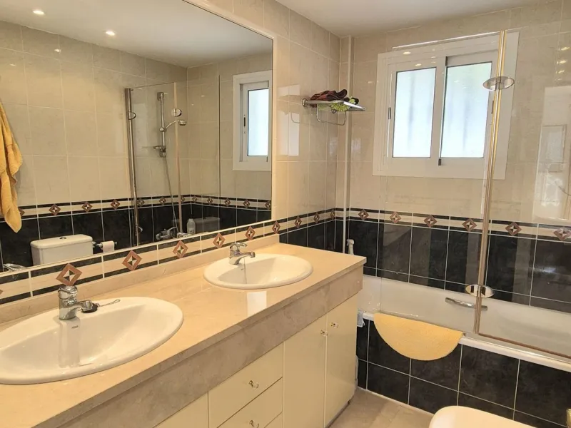 For Sale this very well maintained semi detached house in Alhaurín Golf, Alhaurín el Grande.