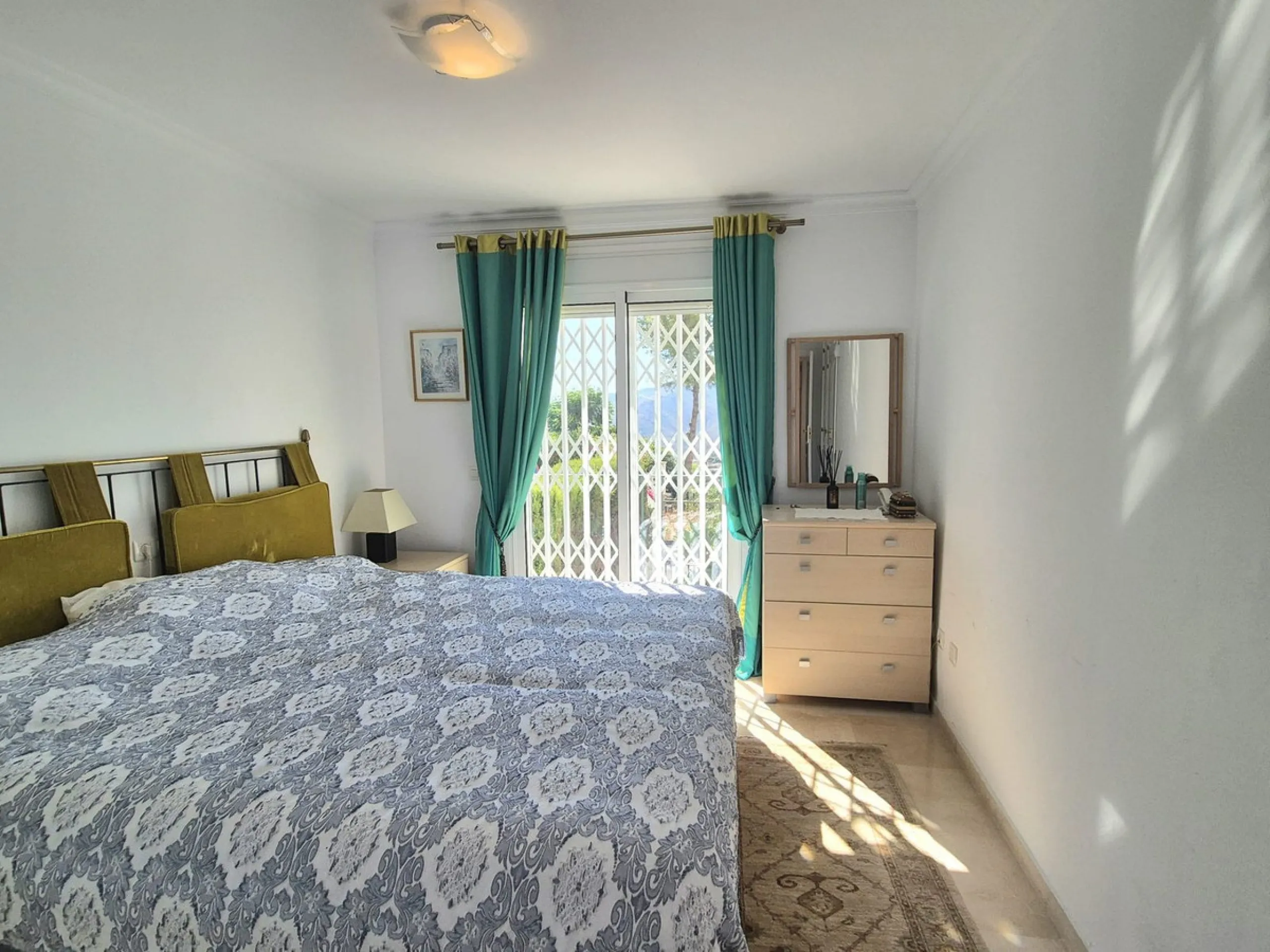For Sale this very well maintained semi detached house in Alhaurín Golf, Alhaurín el Grande.