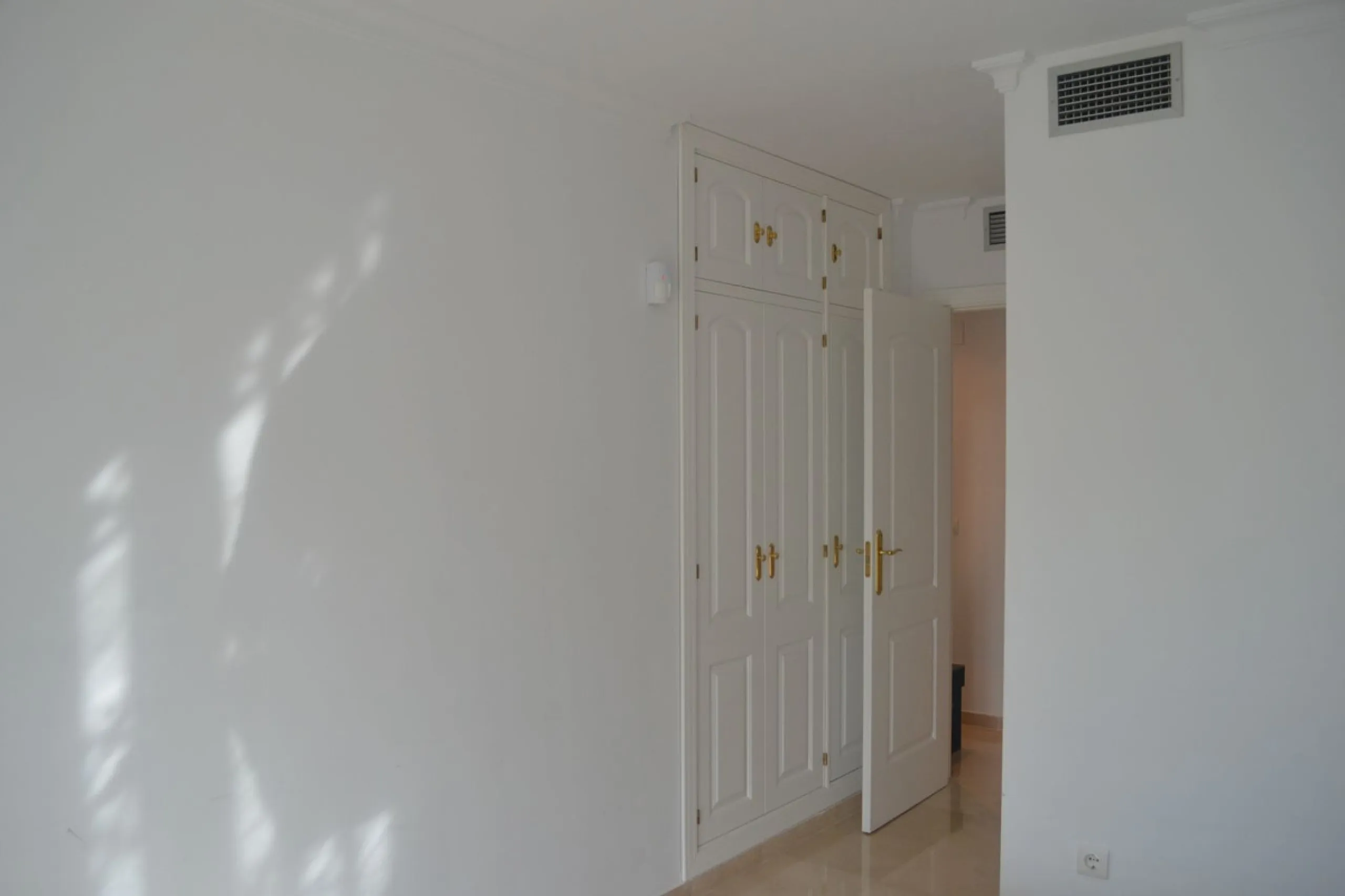 For Sale this very well maintained semi detached house in Alhaurín Golf, Alhaurín el Grande.