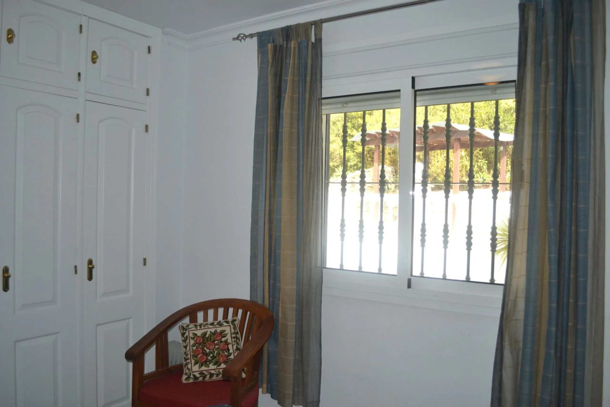 For Sale this very well maintained semi detached house in Alhaurín Golf, Alhaurín el Grande.