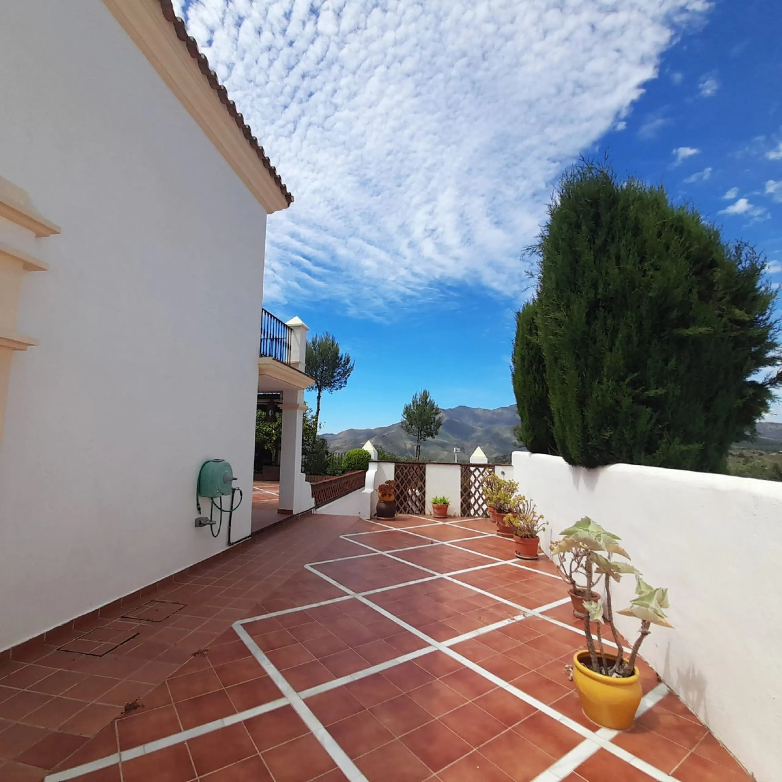For Sale this very well maintained semi detached house in Alhaurín Golf, Alhaurín el Grande.