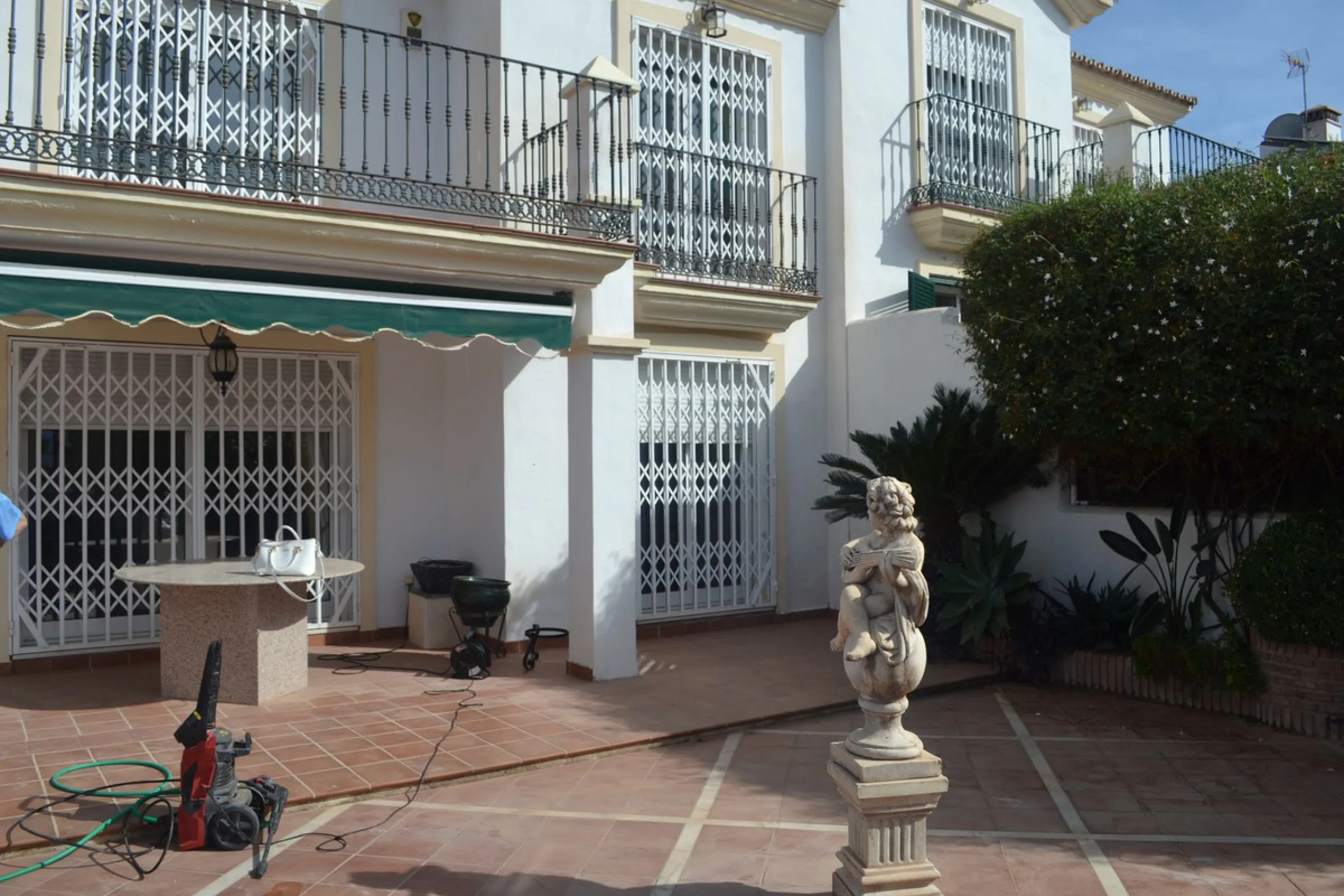 For Sale this very well maintained semi detached house in Alhaurín Golf, Alhaurín el Grande.