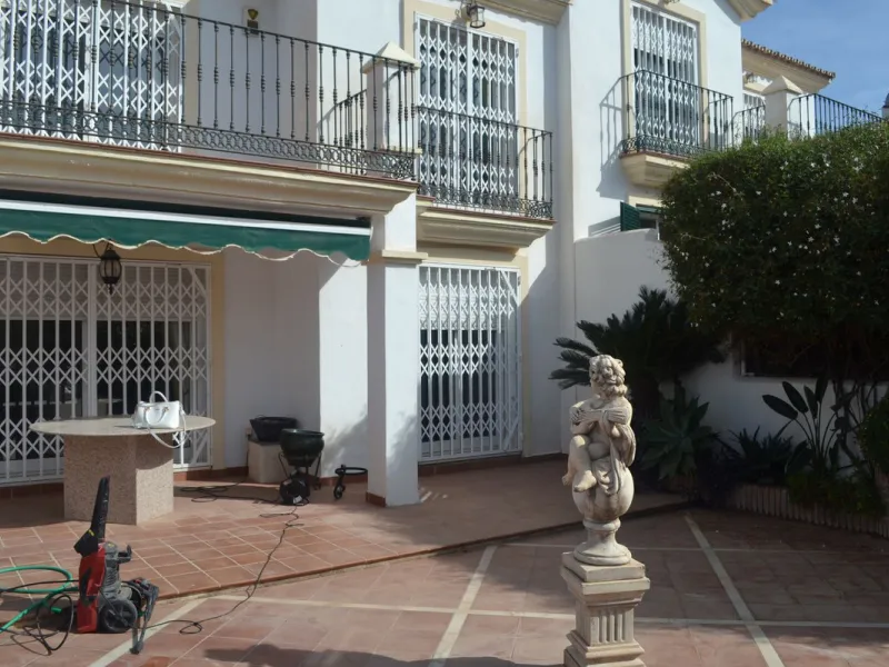 For Sale this very well maintained semi detached house in Alhaurín Golf, Alhaurín el Grande.