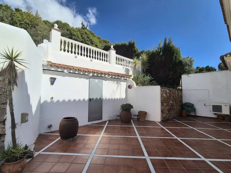 For Sale this very well maintained semi detached house in Alhaurín Golf, Alhaurín el Grande.