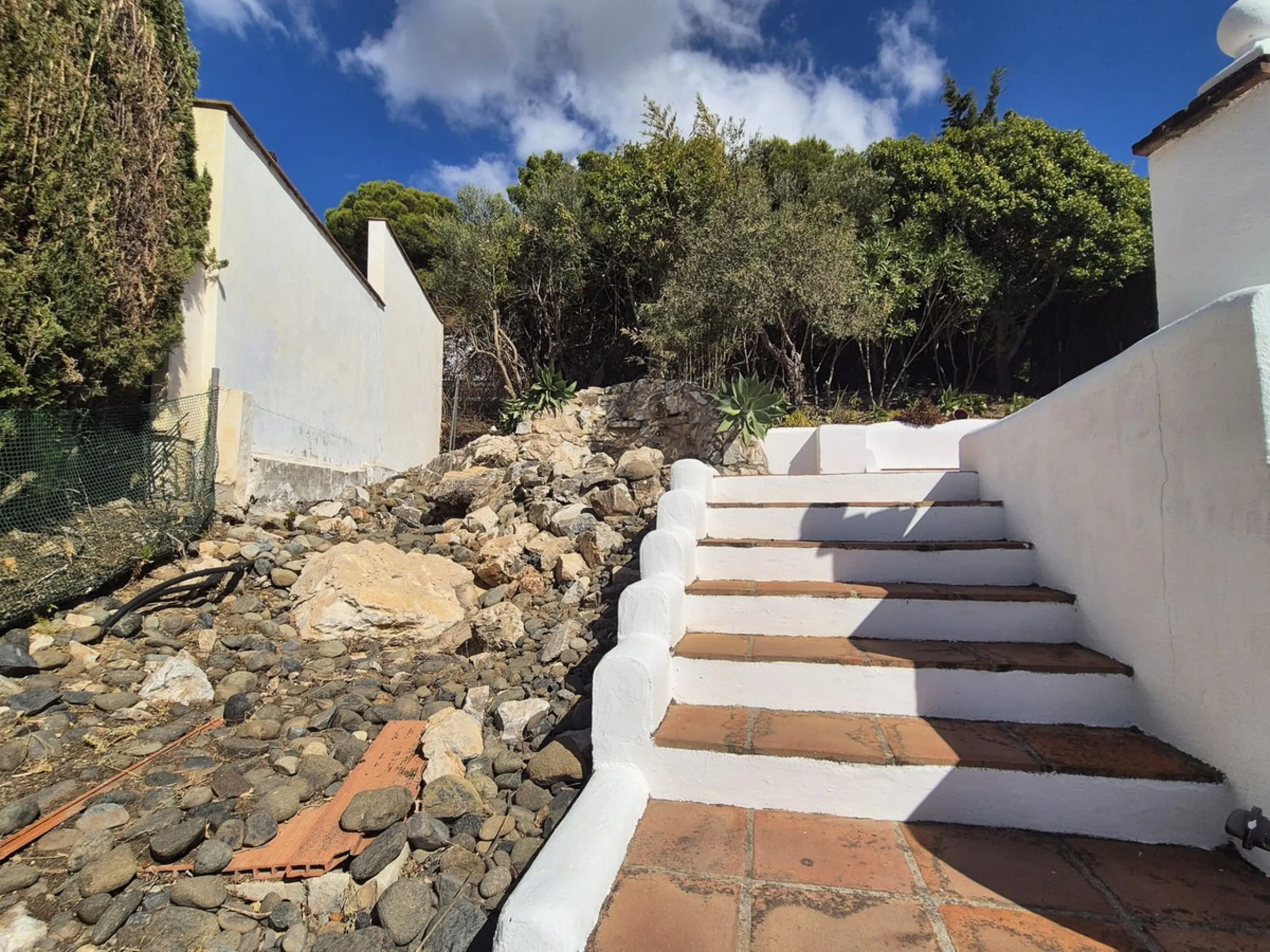 For Sale this very well maintained semi detached house in Alhaurín Golf, Alhaurín el Grande.
