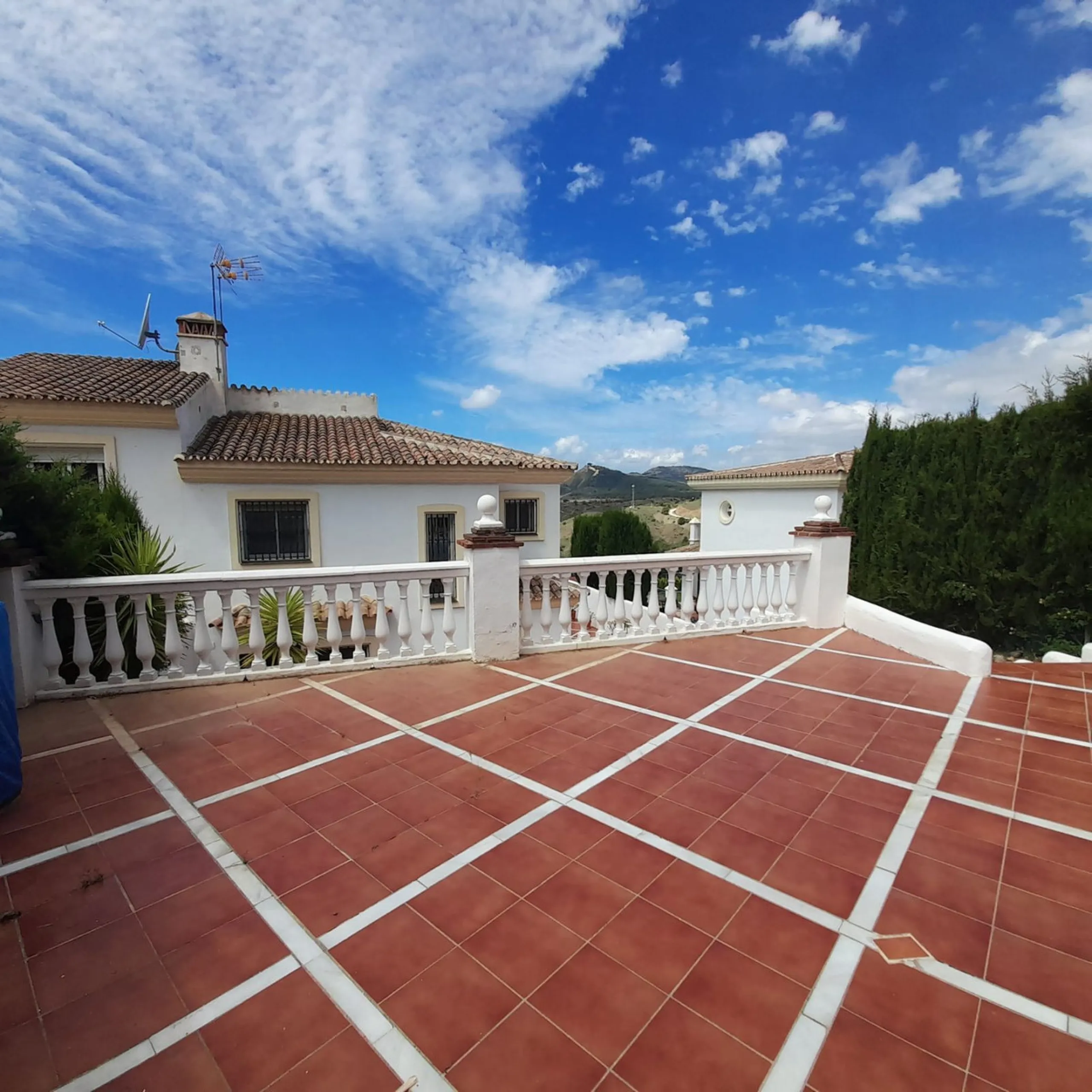 For Sale this very well maintained semi detached house in Alhaurín Golf, Alhaurín el Grande.