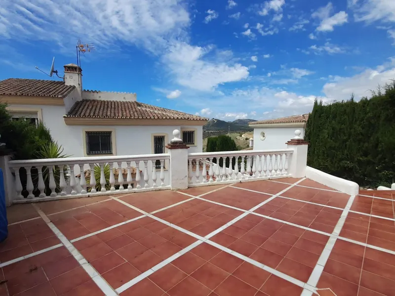 For Sale this very well maintained semi detached house in Alhaurín Golf, Alhaurín el Grande.