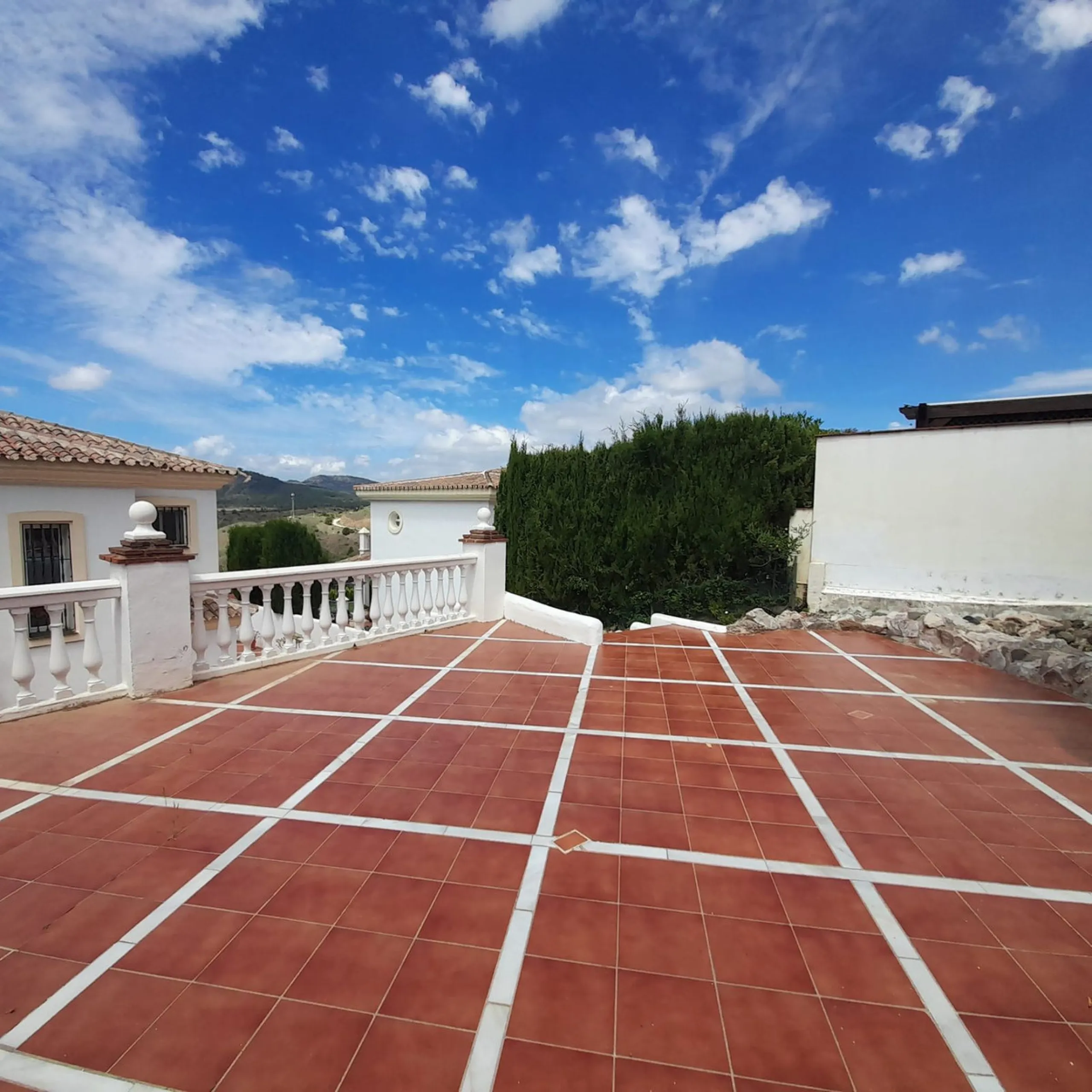 For Sale this very well maintained semi detached house in Alhaurín Golf, Alhaurín el Grande.