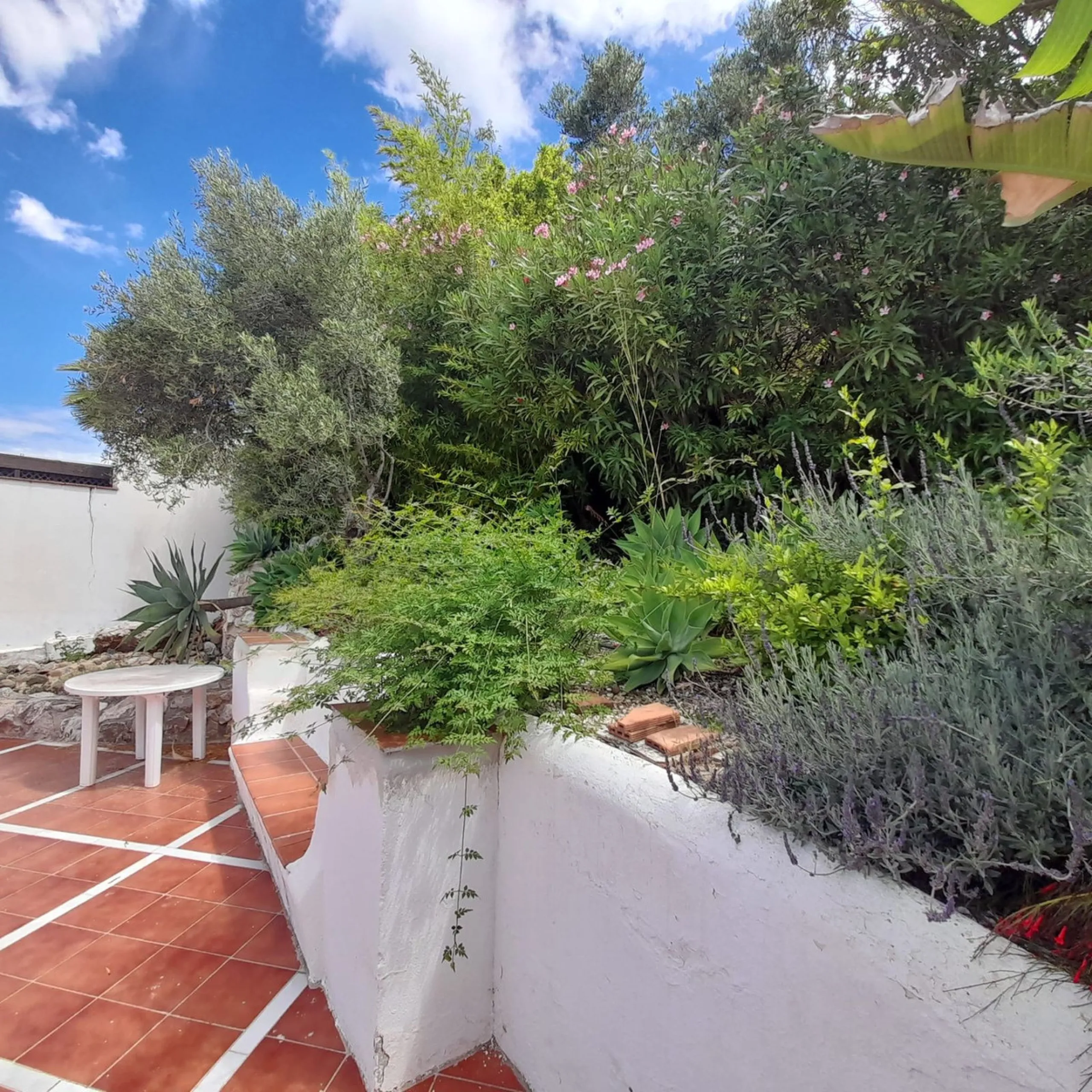 For Sale this very well maintained semi detached house in Alhaurín Golf, Alhaurín el Grande.