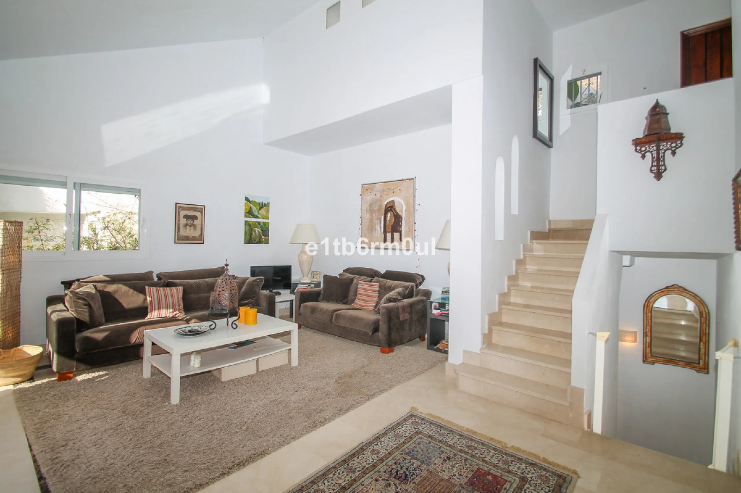 Immaculate modern South-facing three-bedroom townhouse within the stunning urbanisation of Zahara de Istán, just off the Istan road, and only a 10-minute drive from Marbella's Golden Mile, Puerto Banús and an array of amenities. The community offers immac
