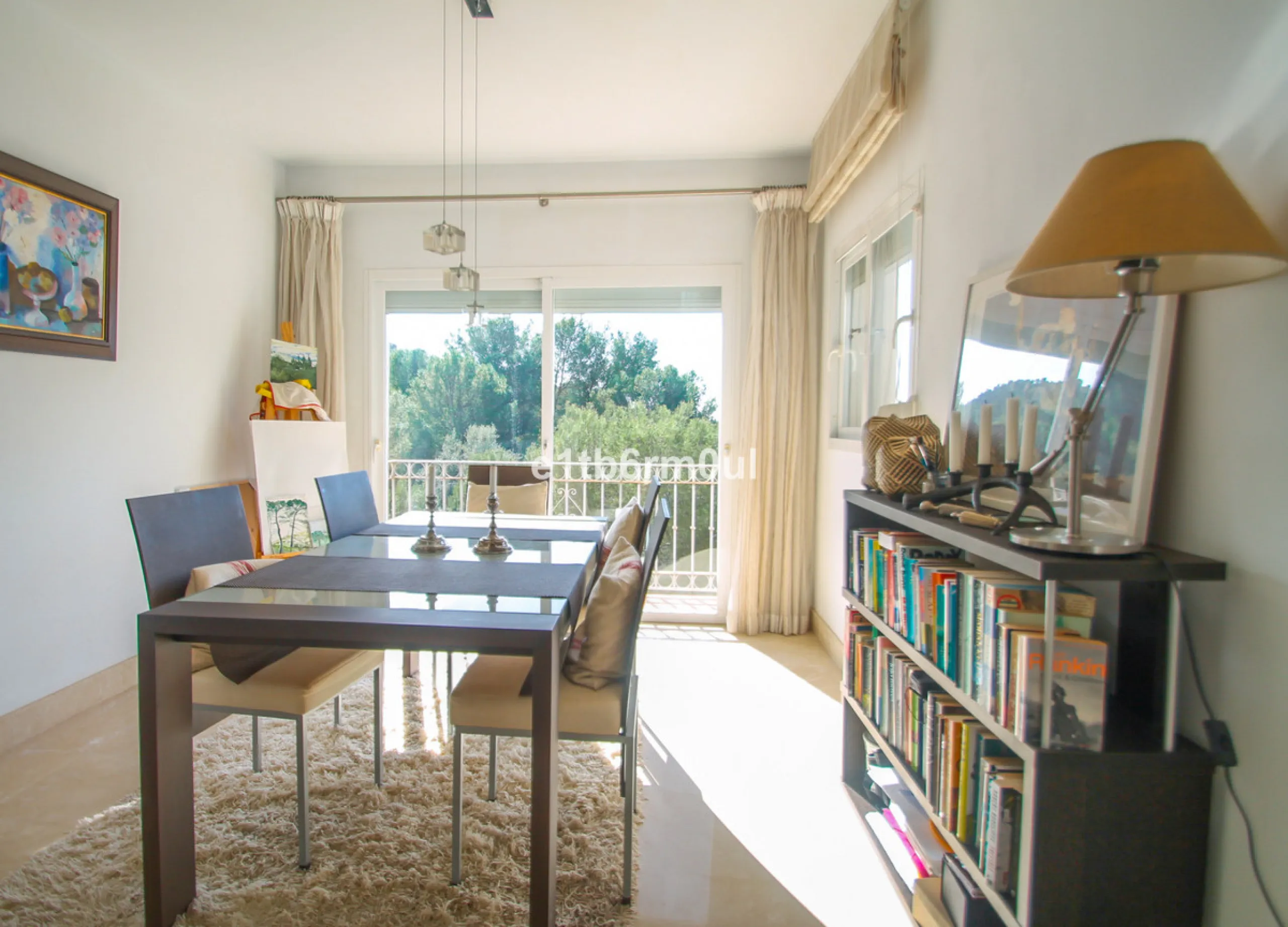 Immaculate modern South-facing three-bedroom townhouse within the stunning urbanisation of Zahara de Istán, just off the Istan road, and only a 10-minute drive from Marbella's Golden Mile, Puerto Banús and an array of amenities. The community offers immac