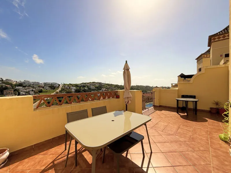 Apartment - Penthouse в продаже в Estepona, Málaga. В доме 2 спален и 2 ванных комнат. Площадь дома 100 м²