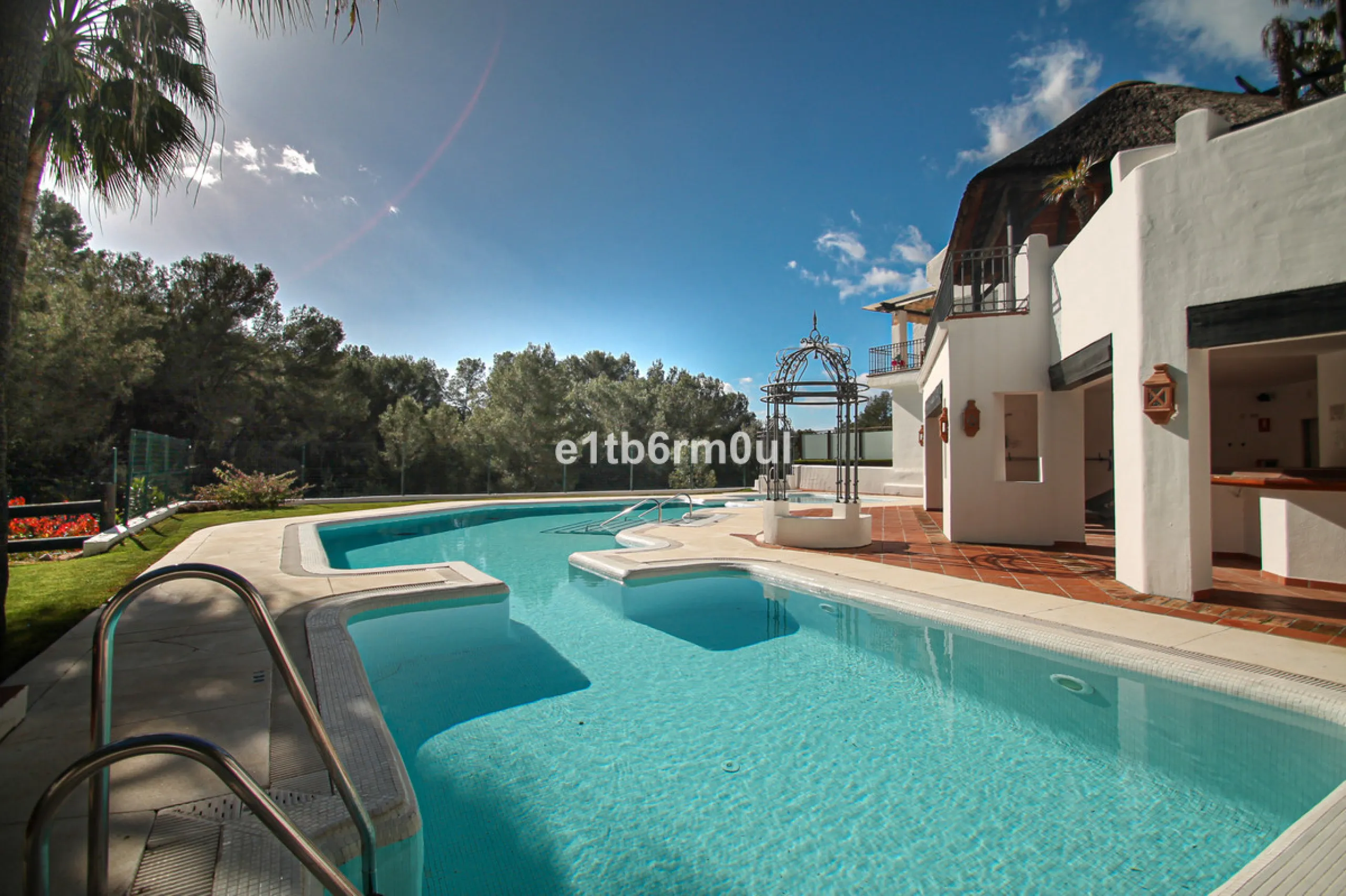 Immaculate modern South-facing three-bedroom townhouse within the stunning urbanisation of Zahara de Istán, just off the Istan road, and only a 10-minute drive from Marbella's Golden Mile, Puerto Banús and an array of amenities. The community offers immac