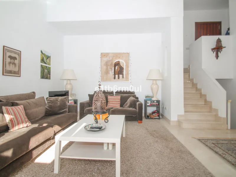 Immaculate modern South-facing three-bedroom townhouse within the stunning urbanisation of Zahara de Istán, just off the Istan road, and only a 10-minute drive from Marbella's Golden Mile, Puerto Banús and an array of amenities. The community offers immac