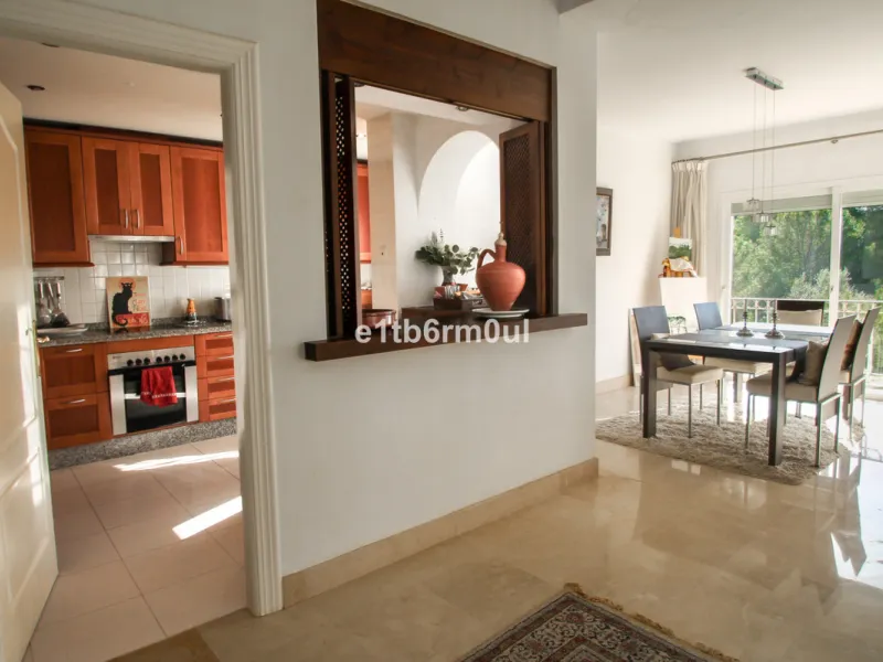 Immaculate modern South-facing three-bedroom townhouse within the stunning urbanisation of Zahara de Istán, just off the Istan road, and only a 10-minute drive from Marbella's Golden Mile, Puerto Banús and an array of amenities. The community offers immac