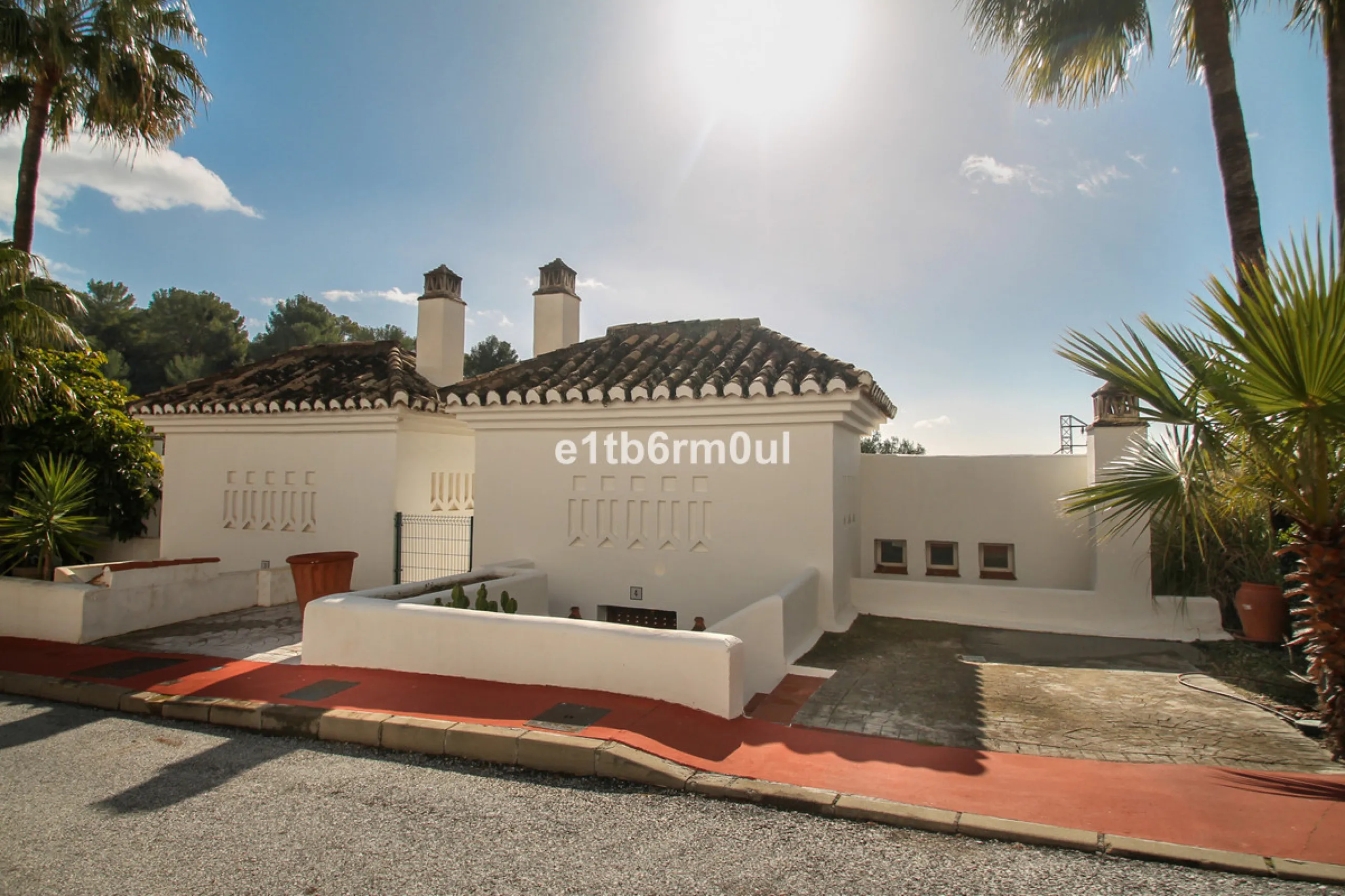 Immaculate modern South-facing three-bedroom townhouse within the stunning urbanisation of Zahara de Istán, just off the Istan road, and only a 10-minute drive from Marbella's Golden Mile, Puerto Banús and an array of amenities. The community offers immac