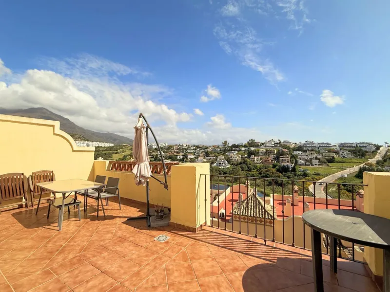 Apartment - Penthouse в продаже в Estepona, Málaga. В доме 2 спален и 2 ванных комнат. Площадь дома 100 м²