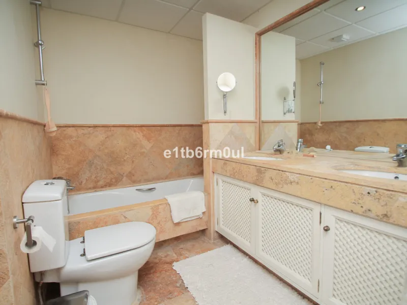 Immaculate modern South-facing three-bedroom townhouse within the stunning urbanisation of Zahara de Istán, just off the Istan road, and only a 10-minute drive from Marbella's Golden Mile, Puerto Banús and an array of amenities. The community offers immac