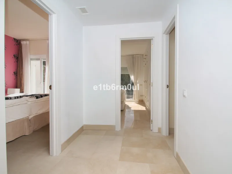 Immaculate modern South-facing three-bedroom townhouse within the stunning urbanisation of Zahara de Istán, just off the Istan road, and only a 10-minute drive from Marbella's Golden Mile, Puerto Banús and an array of amenities. The community offers immac