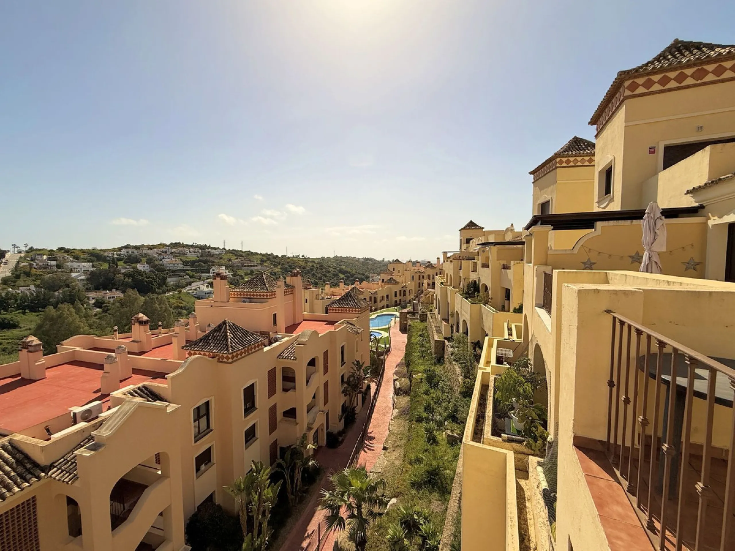 Apartment - Penthouse в продаже в Estepona, Málaga. В доме 2 спален и 2 ванных комнат. Площадь дома 100 м²