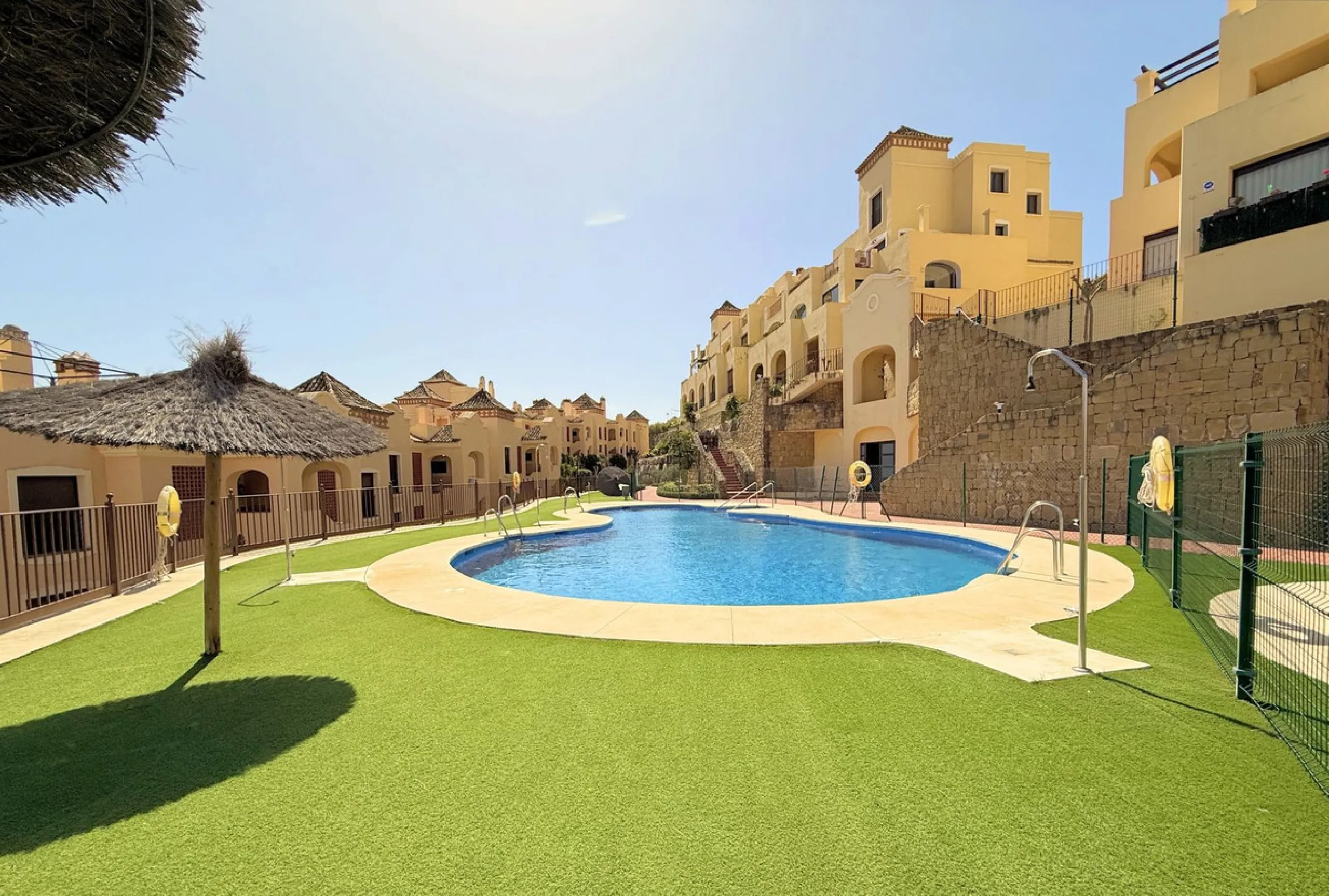 Apartment - Penthouse в продаже в Estepona, Málaga. В доме 2 спален и 2 ванных комнат. Площадь дома 100 м²