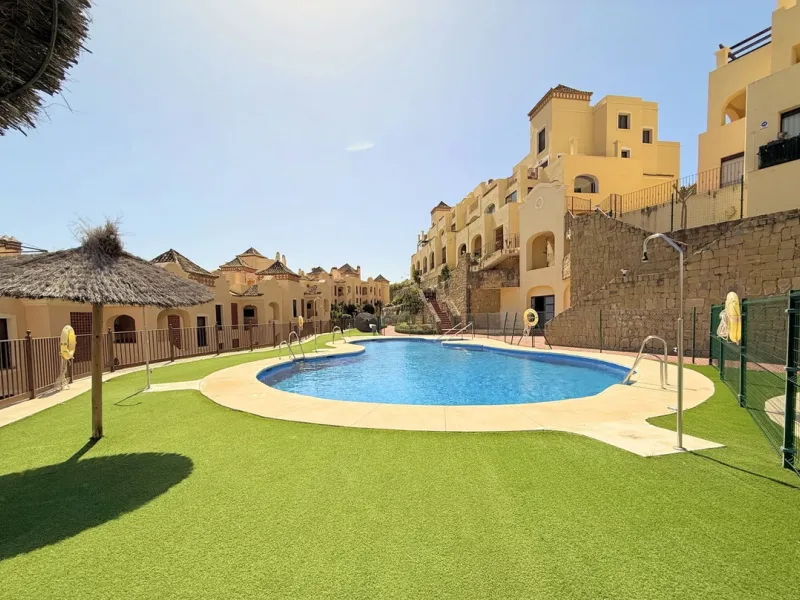 Apartment - Penthouse в продаже в Estepona, Málaga. В доме 2 спален и 2 ванных комнат. Площадь дома 100 м²