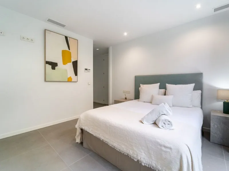 House - Detached Villa в продаже в Estepona, Málaga. В доме 5 спален и 4 ванных комнат. Площадь дома 358 м². Площадь участка 541 м²