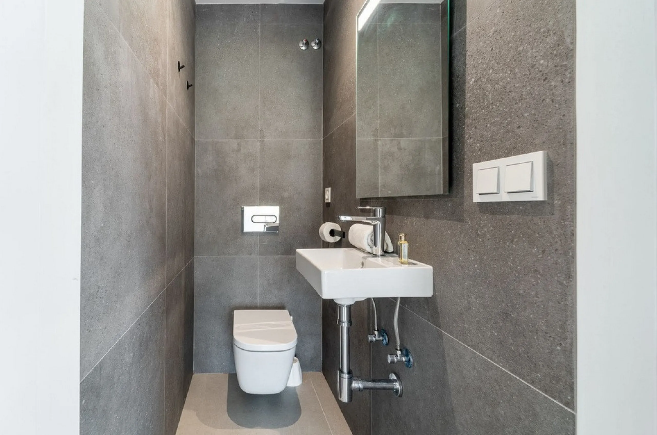 House - Detached Villa в продаже в Estepona, Málaga. В доме 5 спален и 4 ванных комнат. Площадь дома 358 м². Площадь участка 541 м²