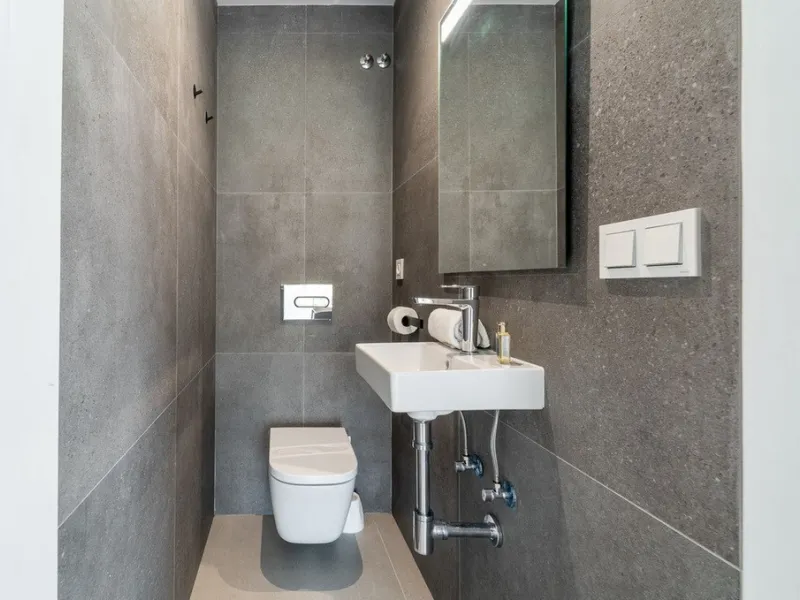House - Detached Villa в продаже в Estepona, Málaga. В доме 5 спален и 4 ванных комнат. Площадь дома 358 м². Площадь участка 541 м²