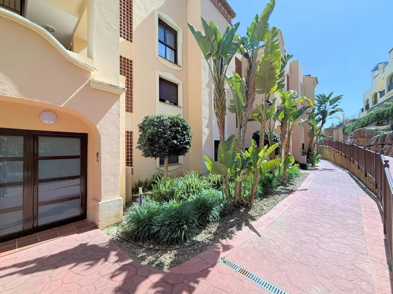 Apartment - Penthouse в продаже в Estepona, Málaga. В доме 2 спален и 2 ванных комнат. Площадь дома 100 м²