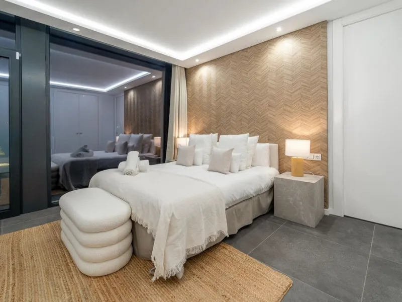 House - Detached Villa в продаже в Estepona, Málaga. В доме 5 спален и 4 ванных комнат. Площадь дома 358 м². Площадь участка 541 м²