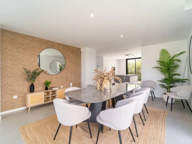 House - Detached Villa в продаже в Estepona, Málaga. В доме 5 спален и 4 ванных комнат. Площадь дома 358 м². Площадь участка 541 м²
