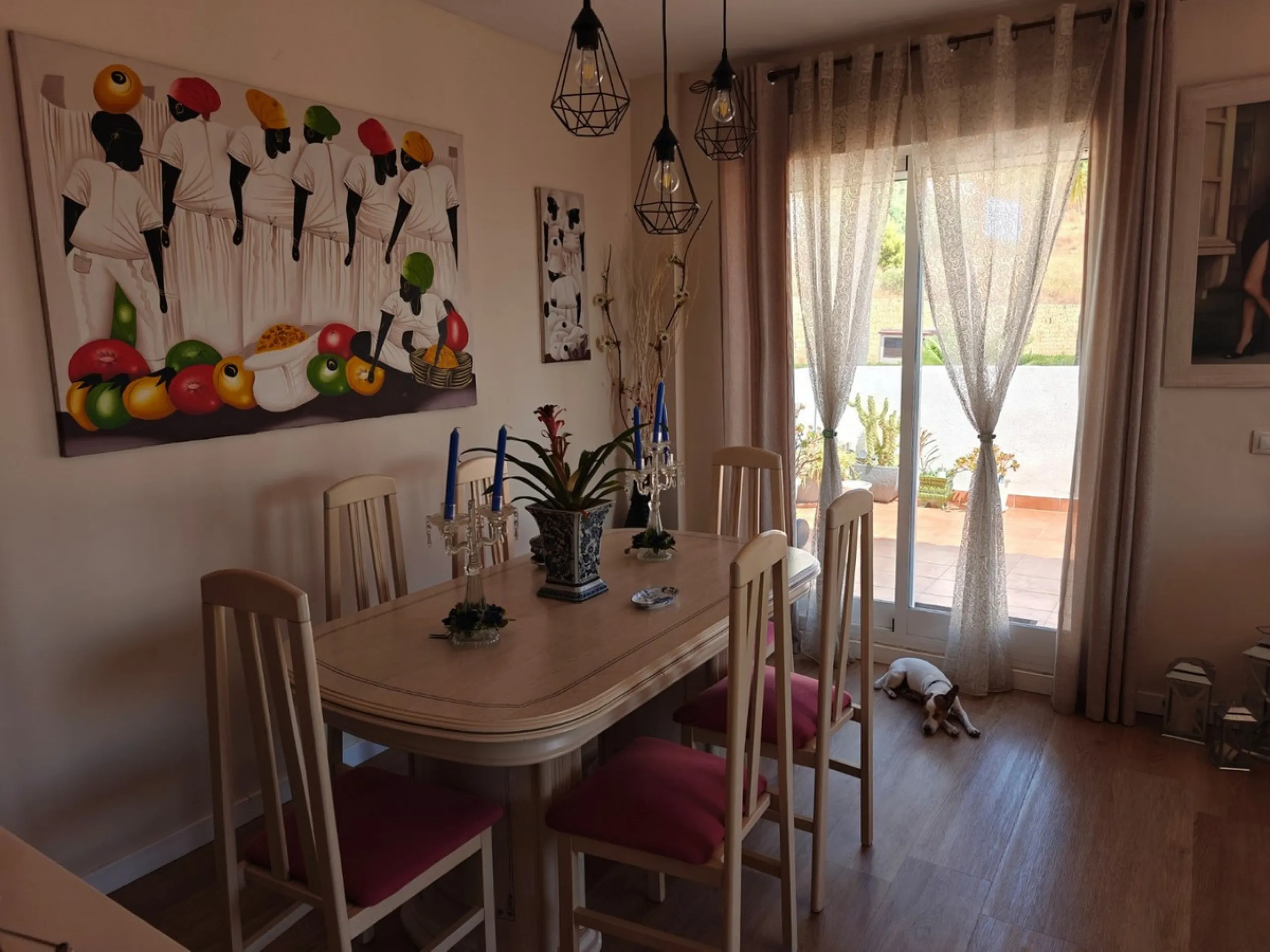 This exclusive south-facing penthouse next to the golf course boasts stunning sea views and open panoramic vistas. Located within a popular gated community with excellent maintenance and 24-hour security, it perfectly combines privacy, comfort, and strong