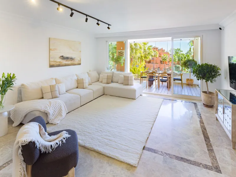 Spektakuläre Wohnung mit vier Schlafzimmern und vier Badezimmern in Nueva Andalucía