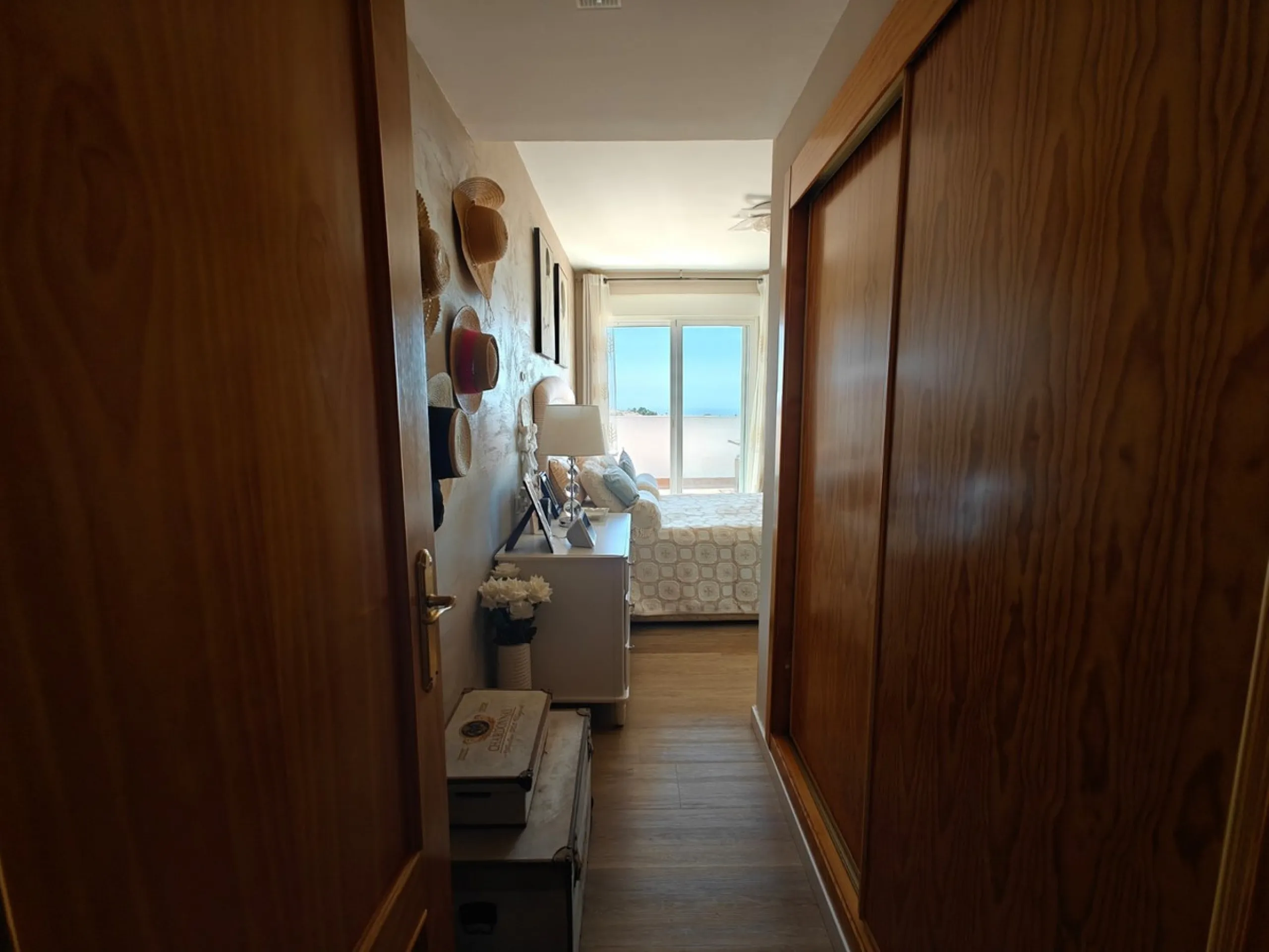 This exclusive south-facing penthouse next to the golf course boasts stunning sea views and open panoramic vistas. Located within a popular gated community with excellent maintenance and 24-hour security, it perfectly combines privacy, comfort, and strong
