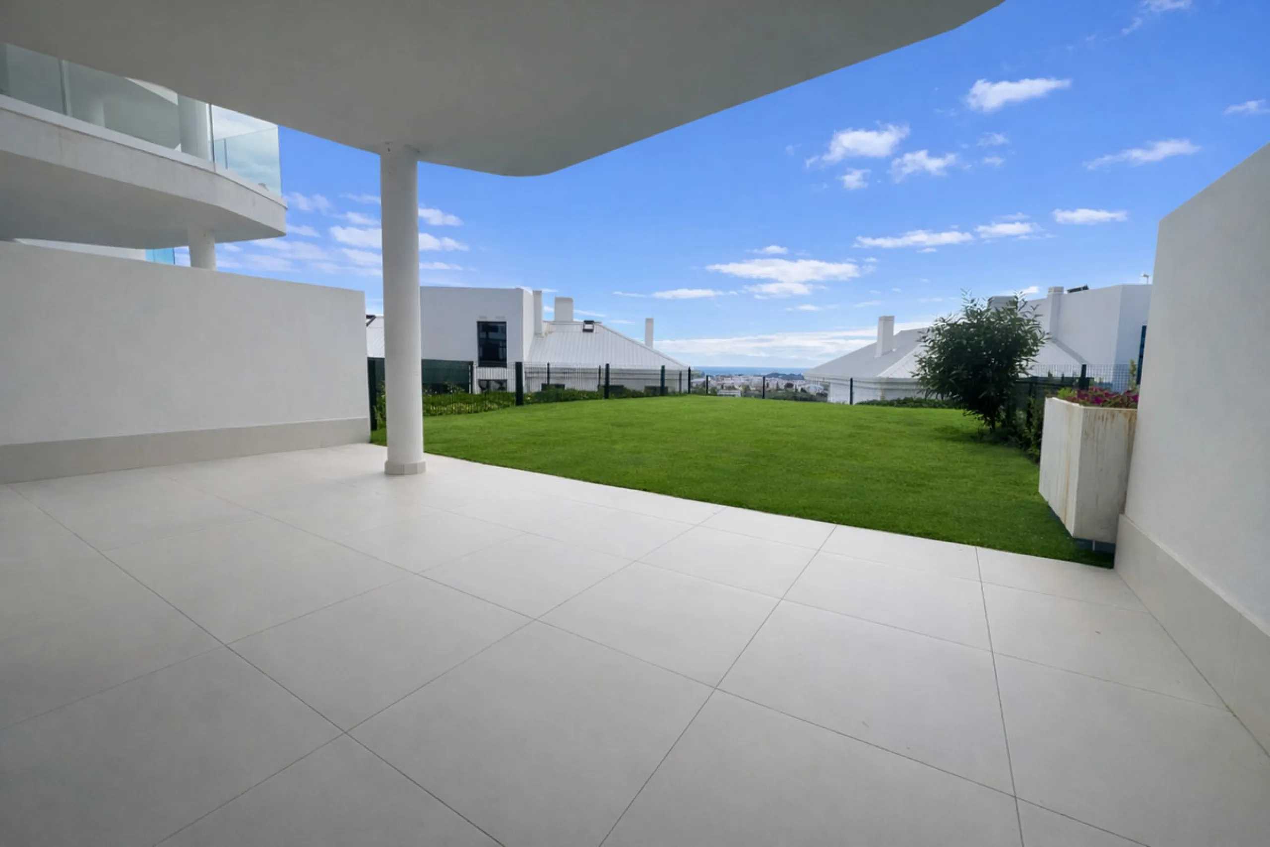 Ground floor 3-bedroom apartment with 100 m² private garden in El Higuerón