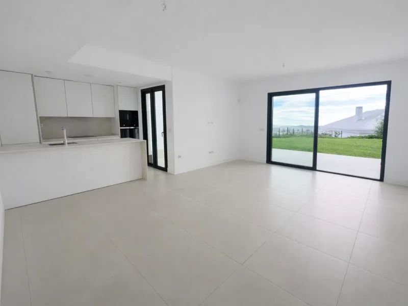 Ground floor 3-bedroom apartment with 100 m² private garden in El Higuerón