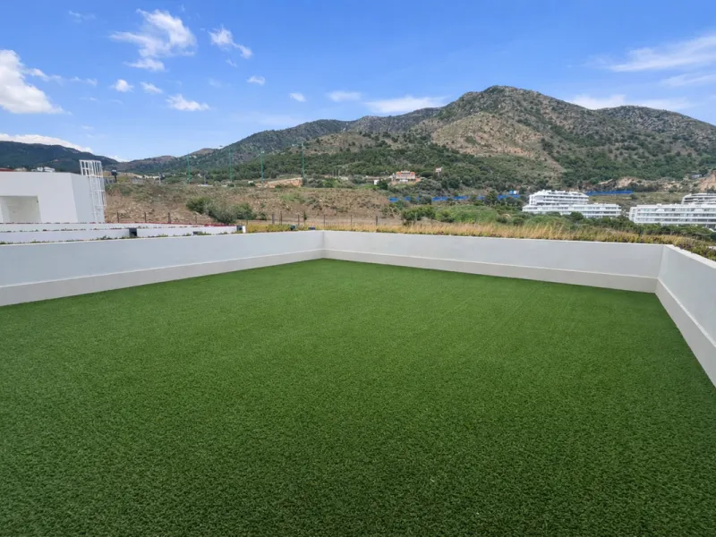 Ground floor 3-bedroom apartment with 100 m² private garden in El Higuerón