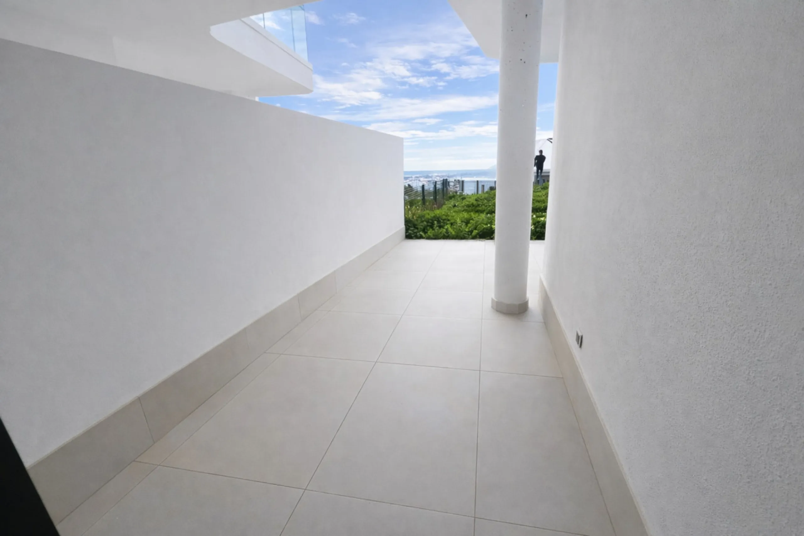 Ground floor 3-bedroom apartment with 100 m² private garden in El Higuerón