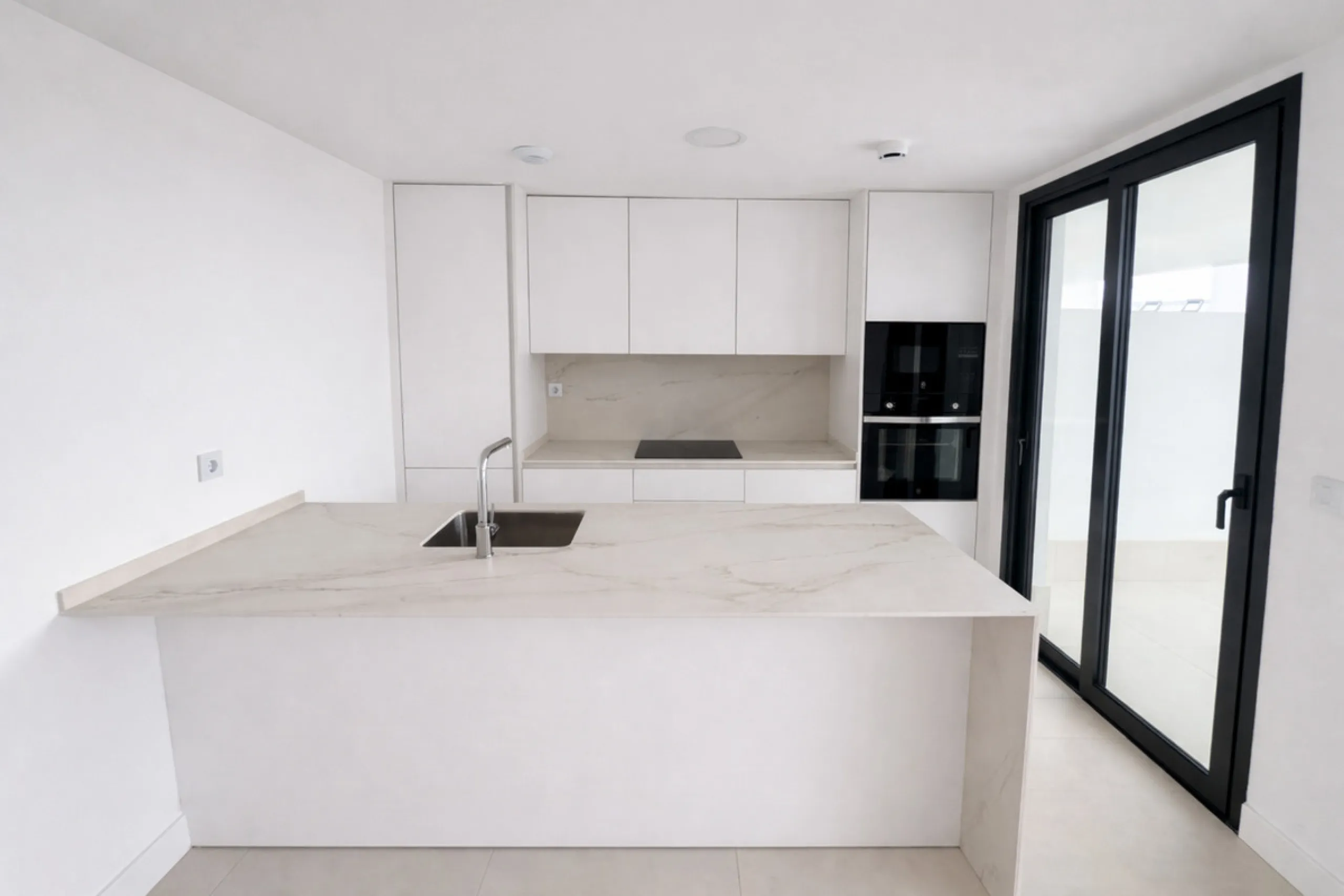 Ground floor 3-bedroom apartment with 100 m² private garden in El Higuerón