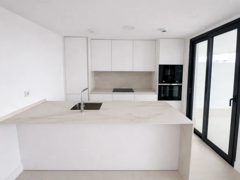 Ground floor 3-bedroom apartment with 100 m² private garden in El Higuerón